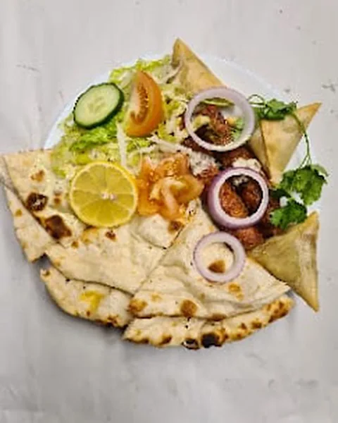 Starter platter with naan and salad